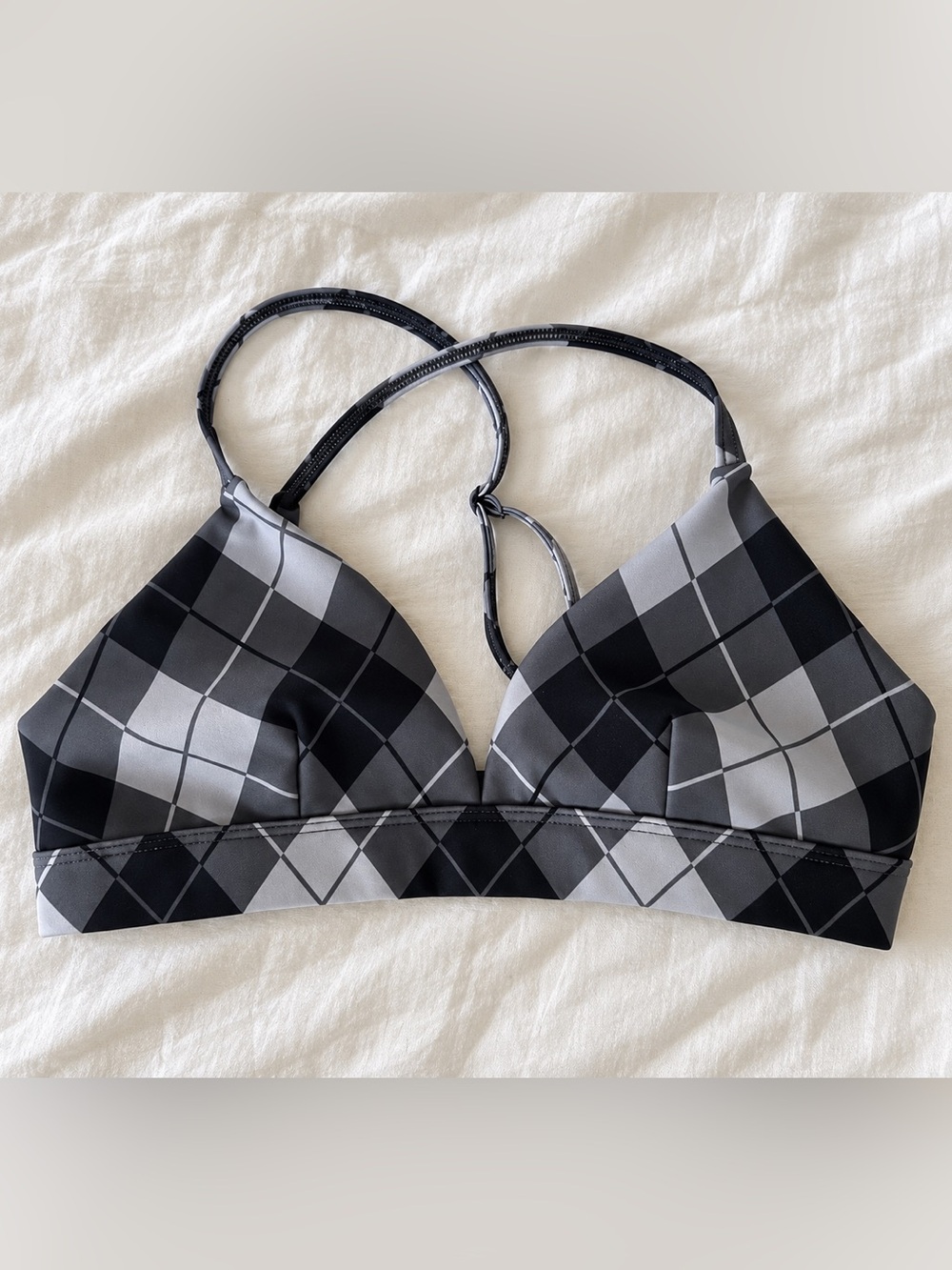 Alo Yoga Airlift Sports Bra Black & Gray Argyle Plaid – Size Medium